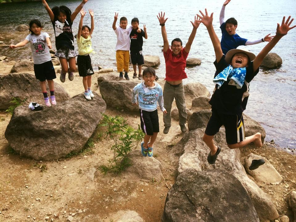 自然学校のプログラムを楽しむ子どもたち