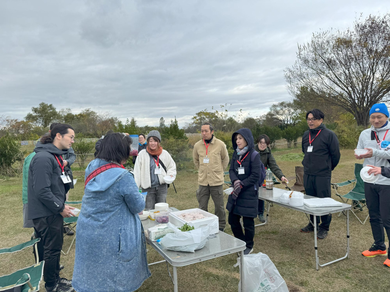 地元の方を講師に招き、屋外で行った芋煮会